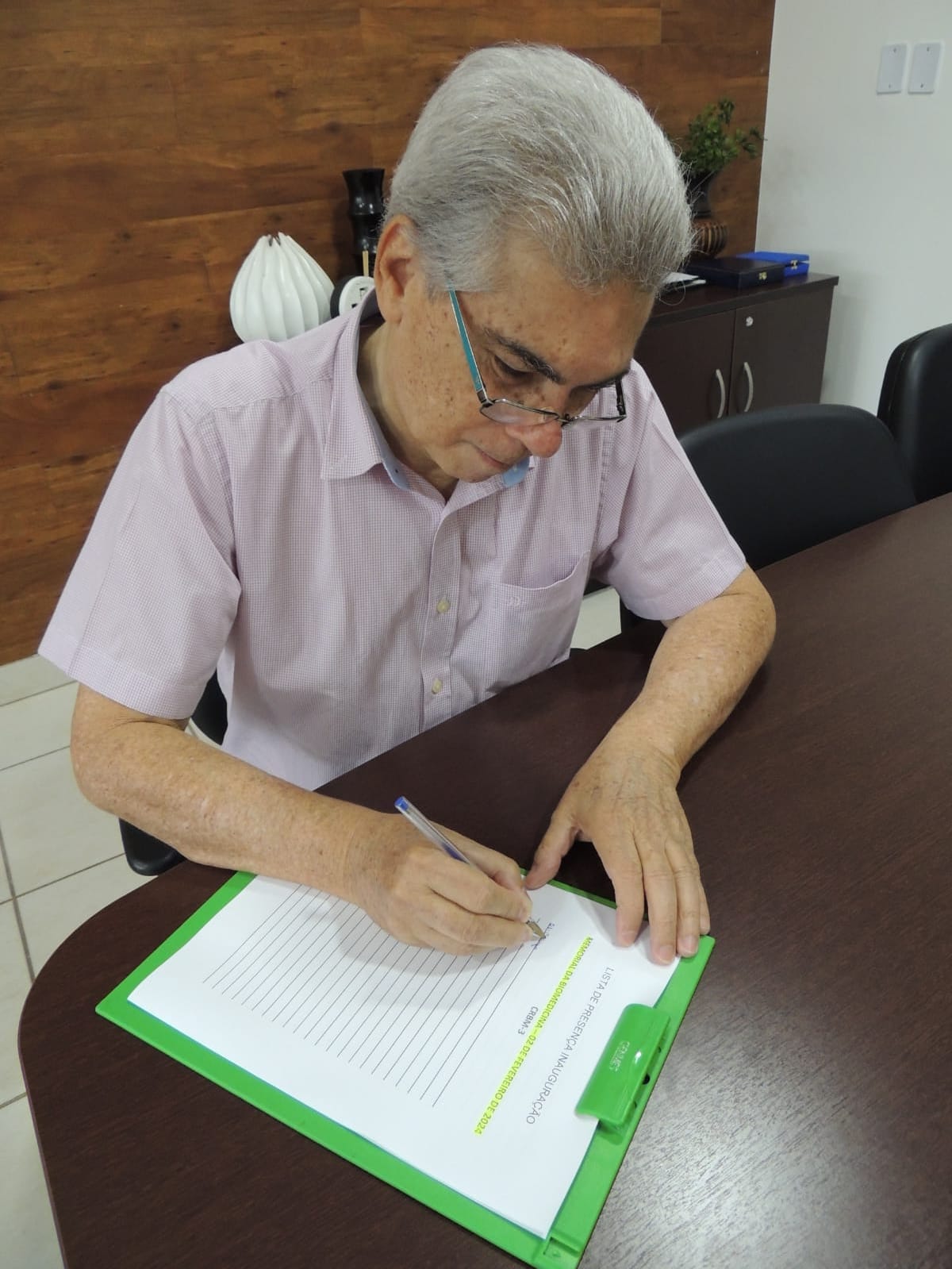 Primeira assinatura lista de presença memorial